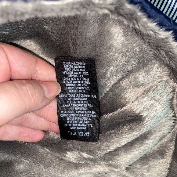 Laura Scott Navy Blue Floral Fleece Lined Insulated Quilted Vest with Pockets - Picture 5 of 8